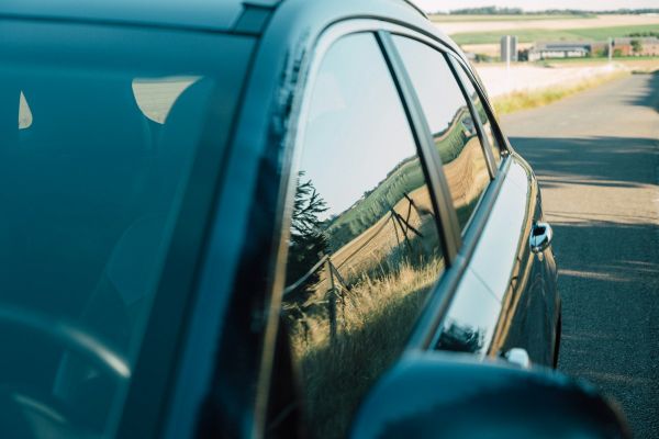 Augmentez le style et la sécurité de votre auto avec des vitres teintées